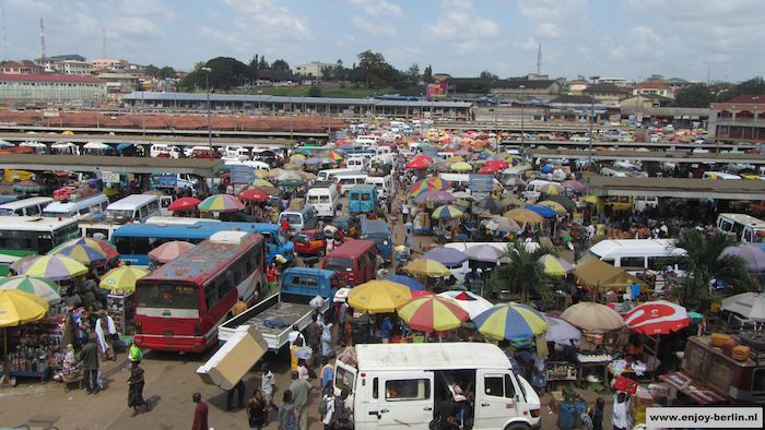 Drukke markt Ghana afrika