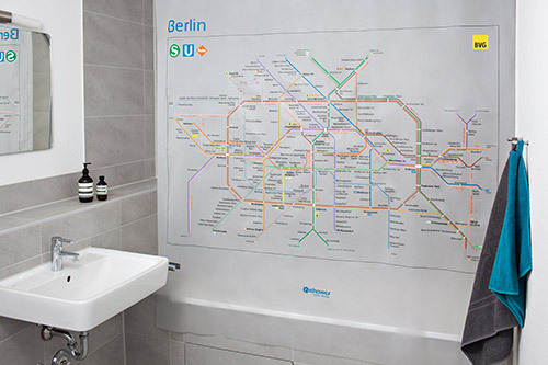 The shower curtain with the stations of the S and U-Bahn in Berlin