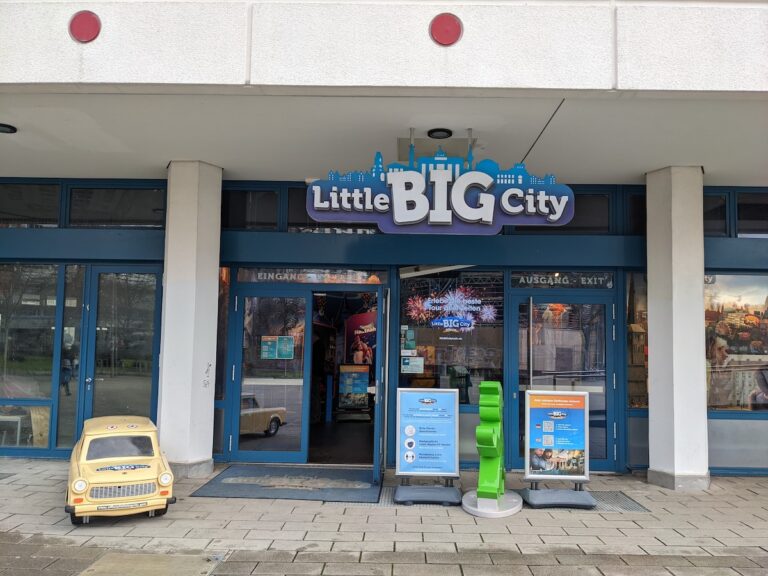 The entrance of Little Big City