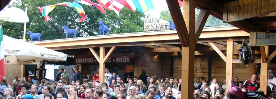 Watch the World Cup Matches in a Beergarden (© mauerpark.info)