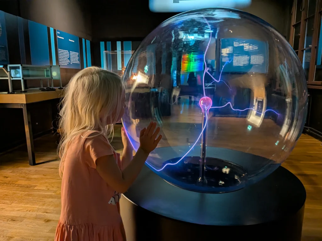 Children are fascinated by everything the spectrum has to offer (Berlin-Enjoy.com)
